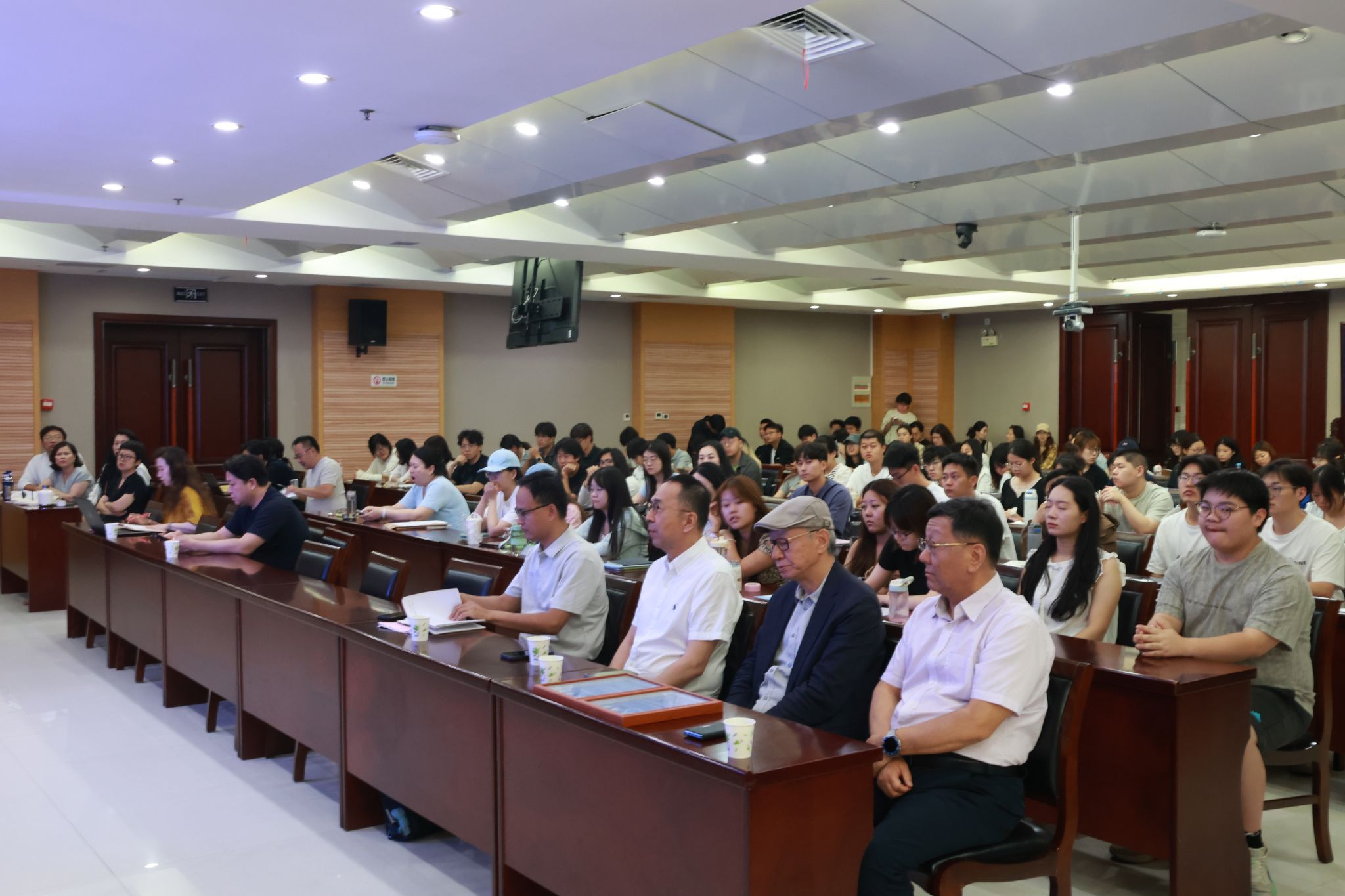工大讲坛|设计领域权威学者范圣玺教授、张展教授做客工大讲坛