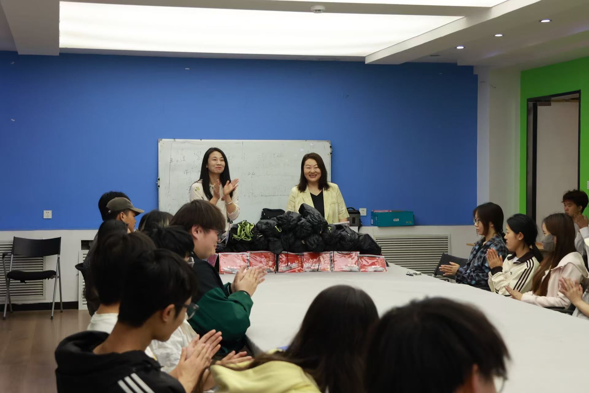 “一站式”社区|情暖研途,艺路逐光 设计艺术学院开展2027届考研暖心慰问活动